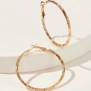 🎀 Etched Metallic Large Hoop Earrings 🎀